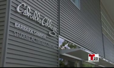 Cabrillo College se enfrenta a recortes en dos programas de becas para estudiantes hispanos